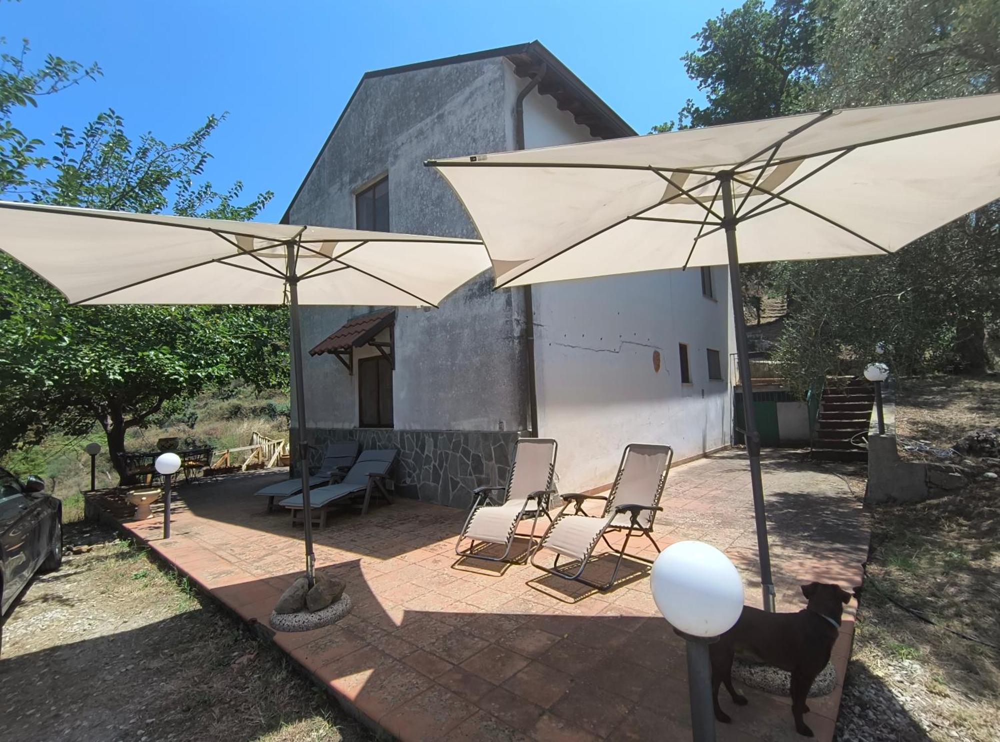 Castell'Umberto L'Antica Quercia B&B المظهر الخارجي الصورة